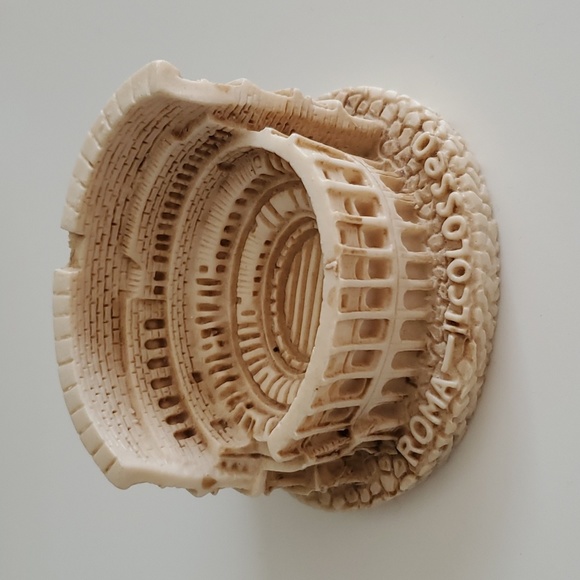 Travel Souvenirs and Home Decorations - Picture 7 of 11